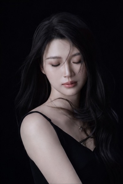 情绪感黑色影棚人像